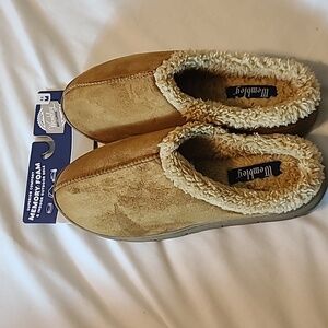 Wembley Men M  Memory Foam Slippers Indoor Outdoor Faux Fur Lined  Nonskid NWT